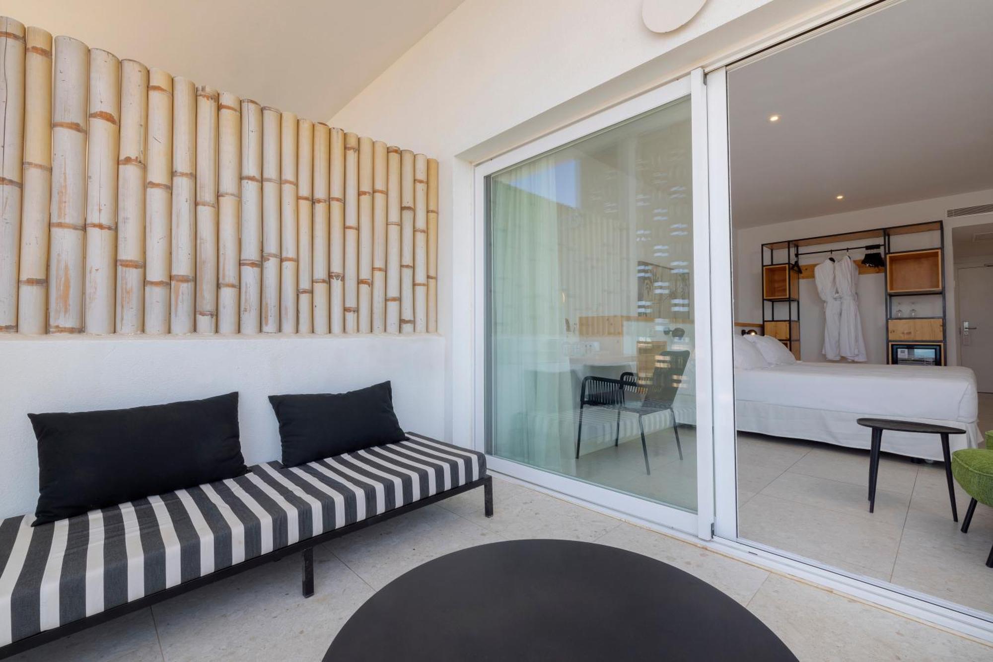 Hm Ayron Park - Adults Only Hotel Плая де Палма Екстериор снимка A sliding door